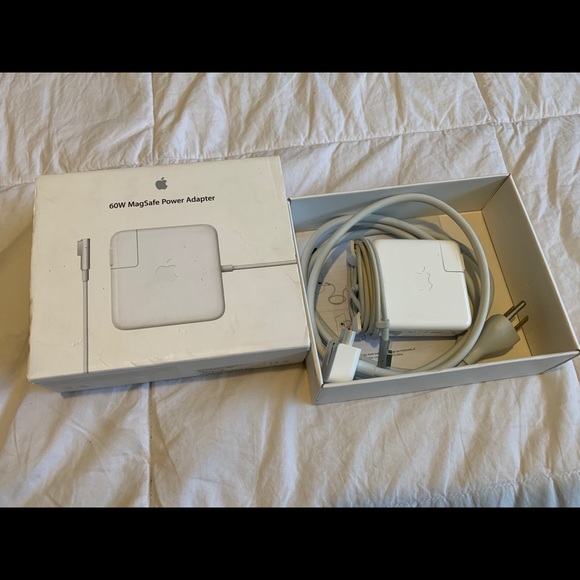 Apple charger - Picture 2 of 4